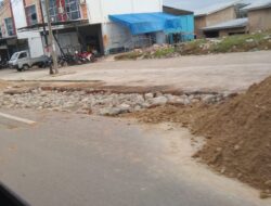 Rusaknya Jalan Raya Di Bukit Kemuning Akibat Kualitas Pembangunan Jalan yang Buruk
