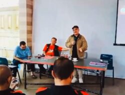 Firman Jaya Daeli Sampaikan Arahan di Hadapan Tim Relawan LIS -RAJA di Tanjungpinang 