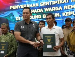 Menko Agus Harimurti Yudhono Serahkan SHM Warga Terdampak Pengembangan Kawasan Terpadu Rempang Eco-City