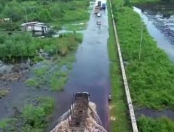 Banjir Simpang Obor Siak Berstatus Jalan Nasional, Warga Mengungsi