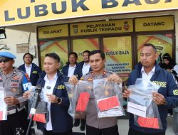 Polsek Lubuk Baja Gelar Doorstop Ungkap Kasus Dugaan Pencurian di Pasar Tos 3000