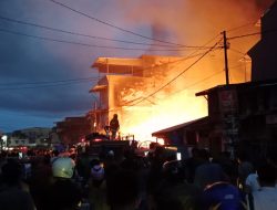 Beberapa Toko Di Kota Gunungsitoli Hangus Terbakar