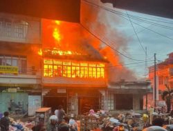 17 Toko Di Kota Gunungsitoli Hagus Terbakar, Sampai Saat ini Belum Tau Penyebabnya