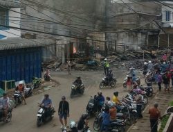 Satlantas polres Nias Melakukan Peralihan Arus lalulintas karena Kebakaran