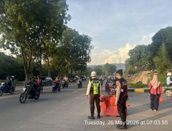 Personel Satsamapta Polresta Barelang Laksanakan Strong Point Pagi untuk Kelancaran Arus Lalu Lintas di Kota Batam