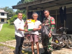 Lurah Dabo lama menjumpai warganya yang tertimpa musibah rumahnya tertimpa pohon untuk memberi bantuan sembakau