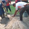 Plt. Camat Singkep Barat Bersama Jajaran Kompak Laksanakan Program Tambal Jalan Berlubang Dua Mingguan