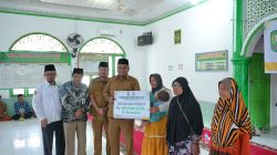 Wabup Syamsurizal Serahkan Zakat Konsumtif, Dorong Mustahik Menjadi Muzaki